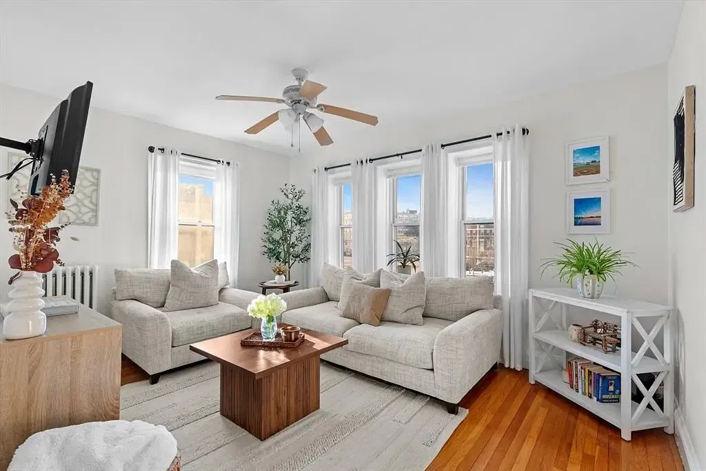 Dnevna soba; pogled, prirodno svjetlo, moderni stil