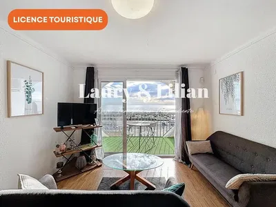 Oturma odası; manzara, doğal ışık, modern stil