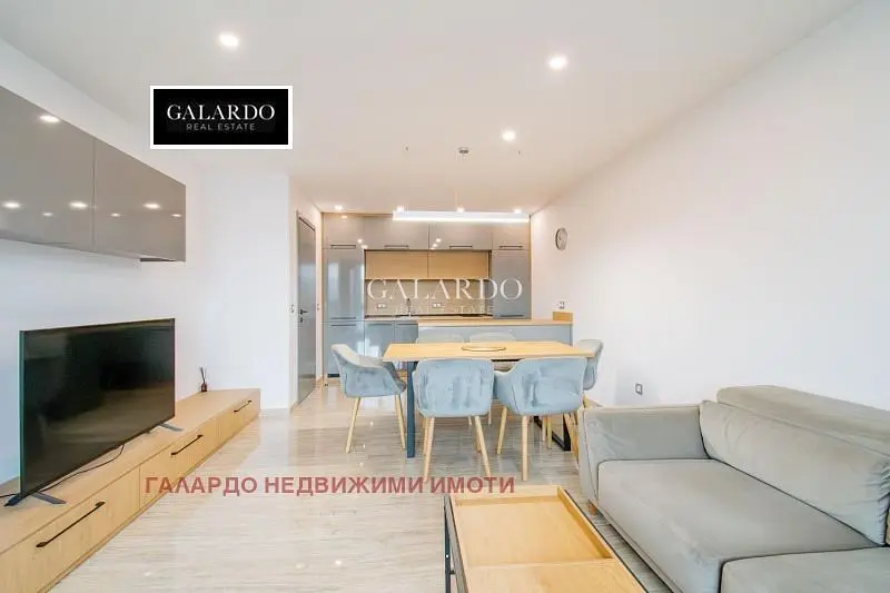 Dnevna soba; pogled, kuhinjski aparati, prirodno svjetlo, moderni stil