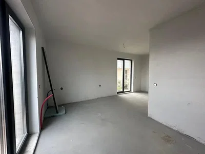 Остало; потребна реновација, природно светло