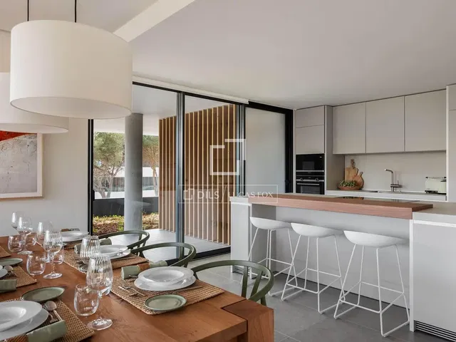 Cucina; vista, luce naturale, stile moderno