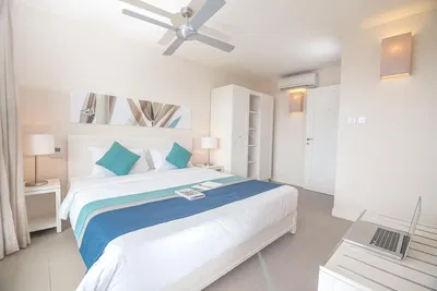 Yatak odası; doğal ışık, modern stil