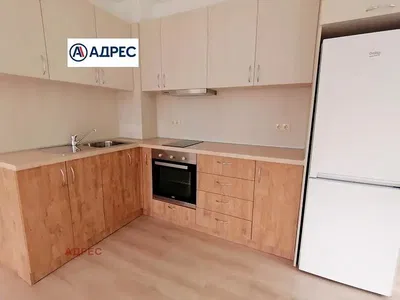 Cucina; elettrodomestici, pavimento in piastrelle