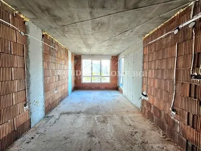 Autre; nécessite rénovation, lumière naturelle