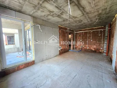 Autre; nécessite rénovation, lumière naturelle