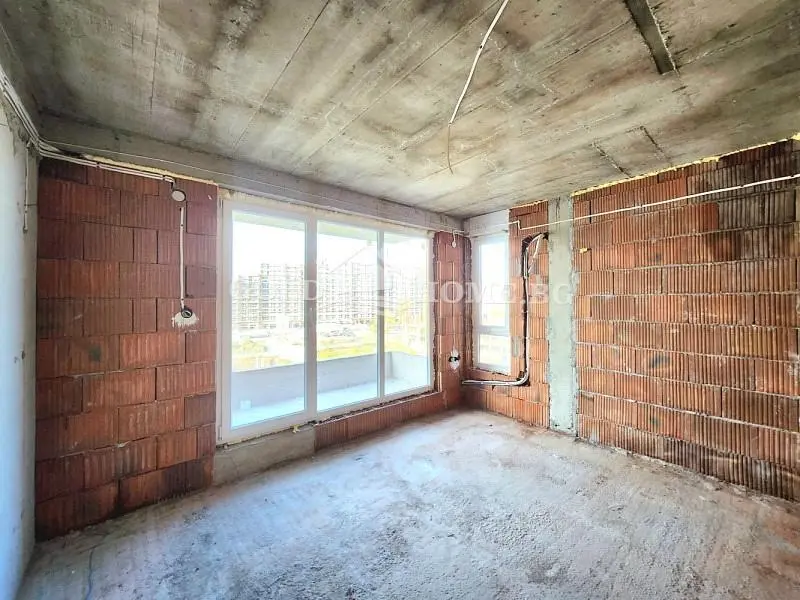 Autre; nécessite rénovation, lumière naturelle