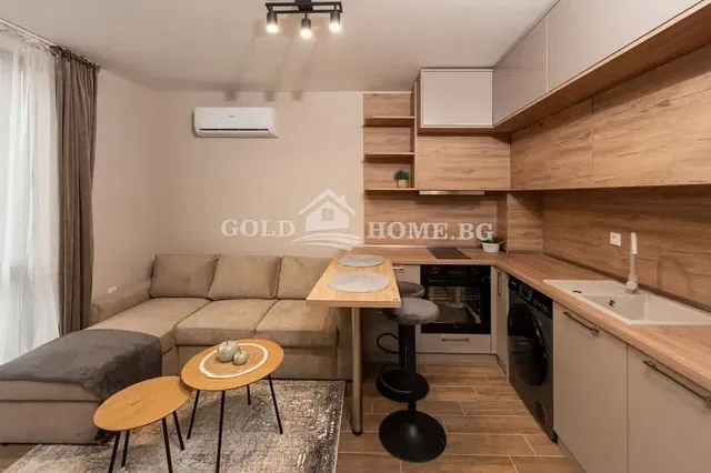 Woonkamer; keukenapparatuur, moderne stijl, natuurlijk licht