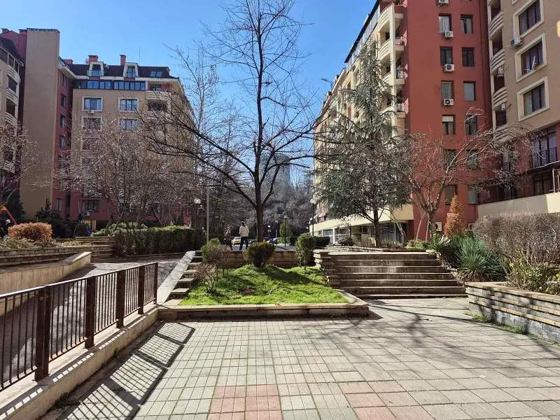 Kuća i okolina; pogled