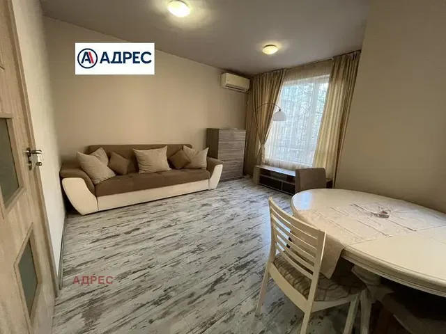 Living room; wood floor, natural light, modern style