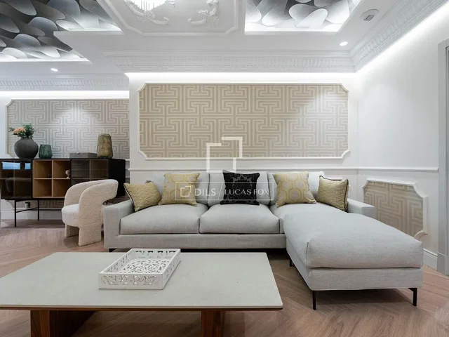 Wohnzimmer; moderner stil, holzboden, tageslicht