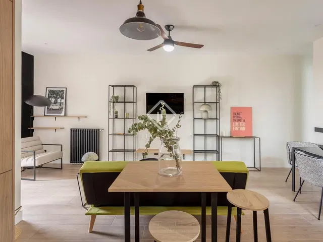 Soggiorno; stile moderno, luce naturale, pavimento in legno