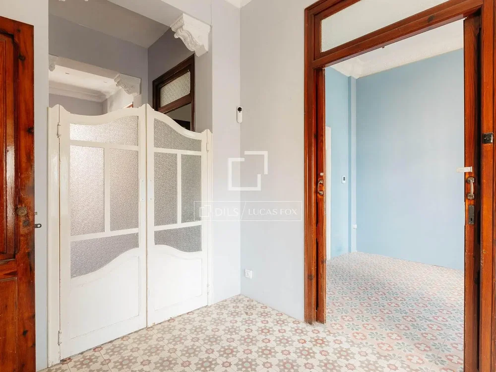 Kammer; fliesenboden, renovierungsbedürftig