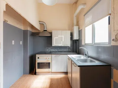 Küche; küchengeräte, fliesenboden, tageslicht