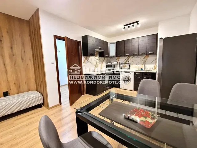 Kitchen; kitchen appliances, wood floor, natural light