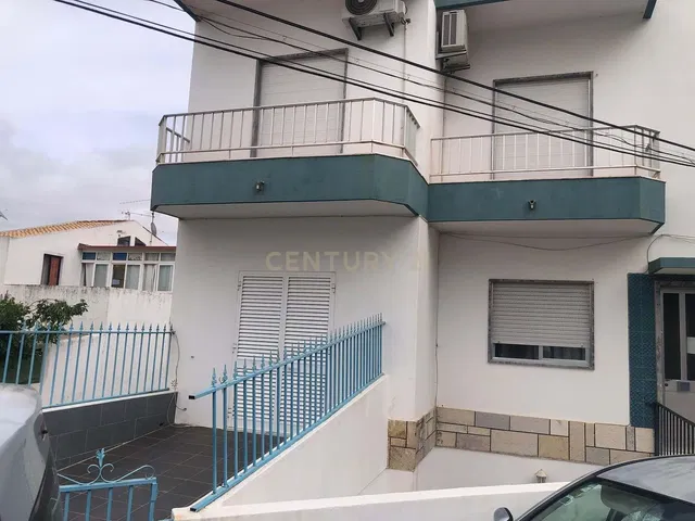 Maison et environs; vue