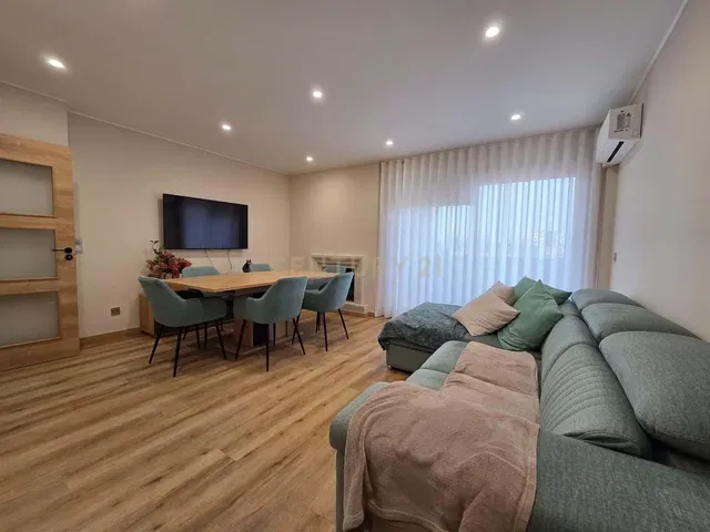 Salon; lumière naturelle, style moderne