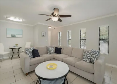 Dnevna soba; pločice, prirodno svjetlo