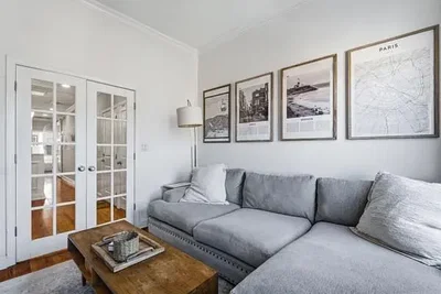 Oturma odası; doğal ışık, modern stil
