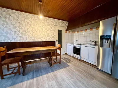 Kuhinja; pločice, drveni pod, prirodno svjetlo