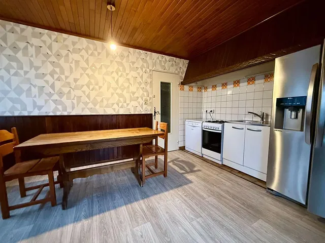 Küche; fliesenboden, holzboden, tageslicht