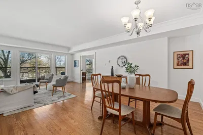 غرفة معيشة; إطلالة, أرضية خشبية, ضوء طبيعي, أسلوب عصري