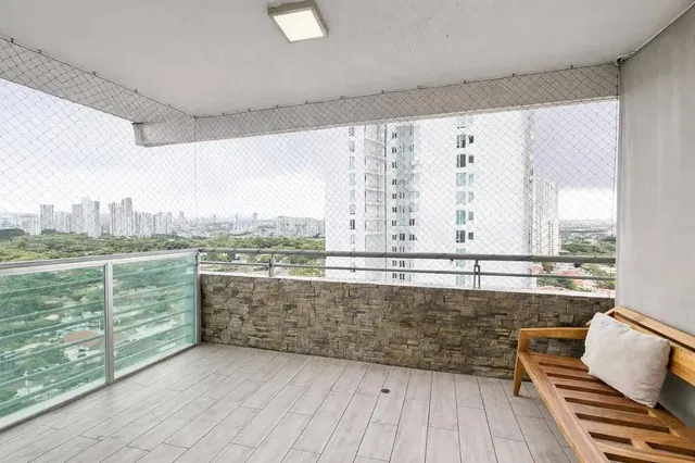 Balkon; pogled, drveni pod, pločice, prirodno svjetlo