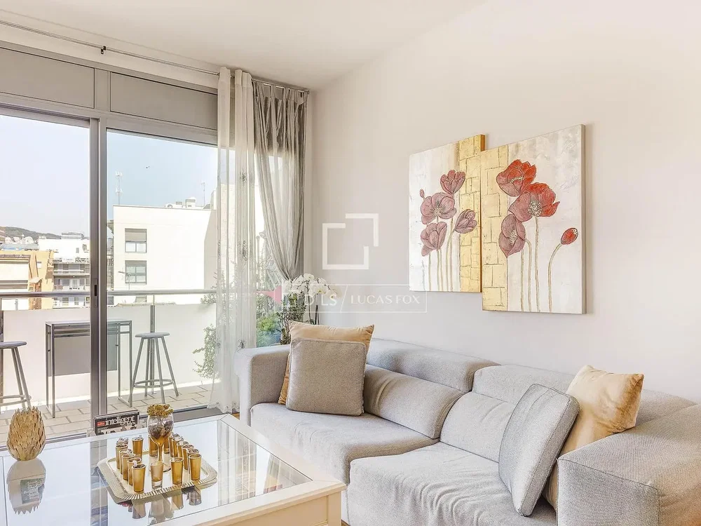 Oturma odası; manzara, doğal ışık, modern stil