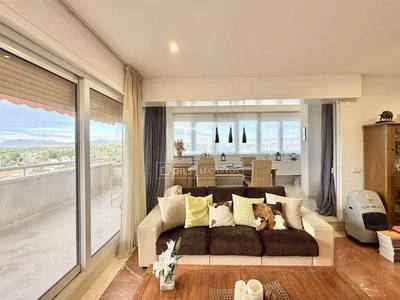 Oturma odası; manzara, doğal ışık