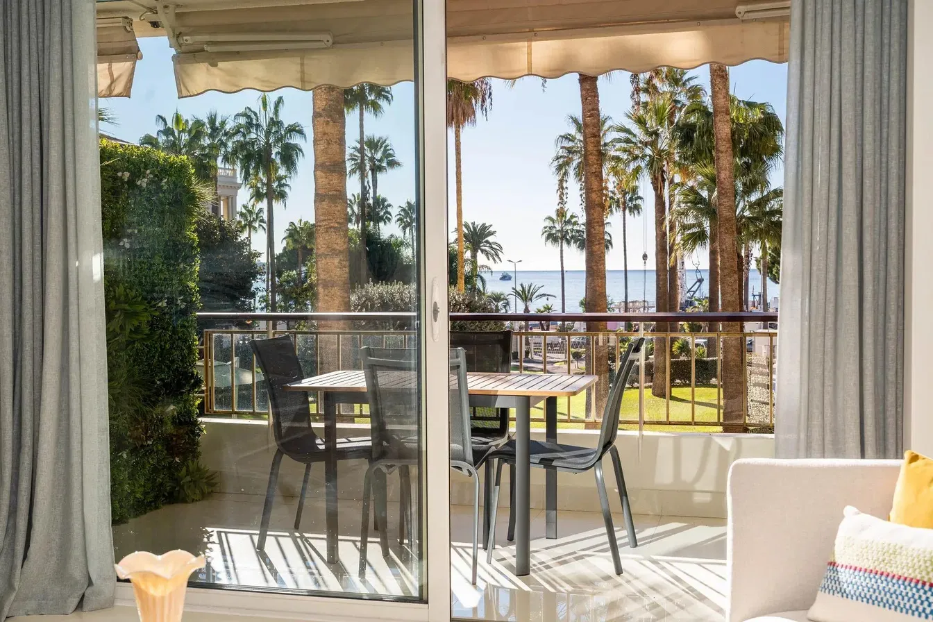 Oturma odası; manzara, doğal ışık