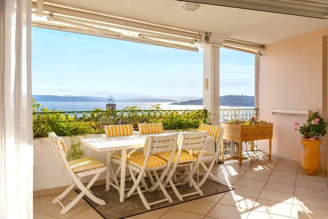 Terrasse; blick, fliesenboden, tageslicht