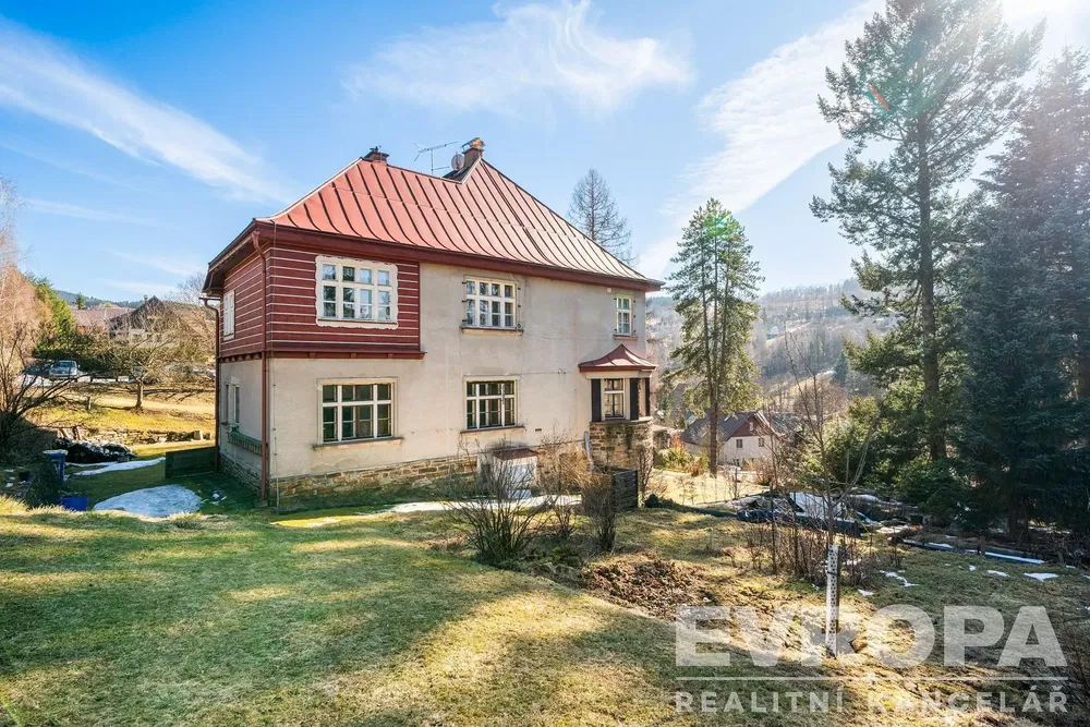 Haus und umgebung; blick