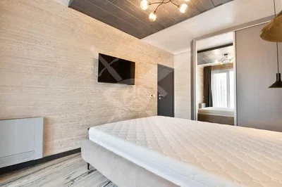 Ložnice; přirozené světlo, moderní styl