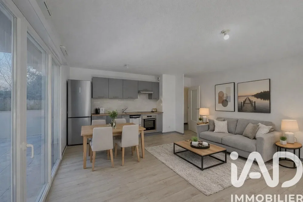 Дневна соба; поглед, кухињски апарати, природно светло, модерни стил