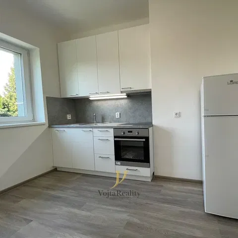 Keuken; keukenapparatuur, uitzicht, natuurlijk licht