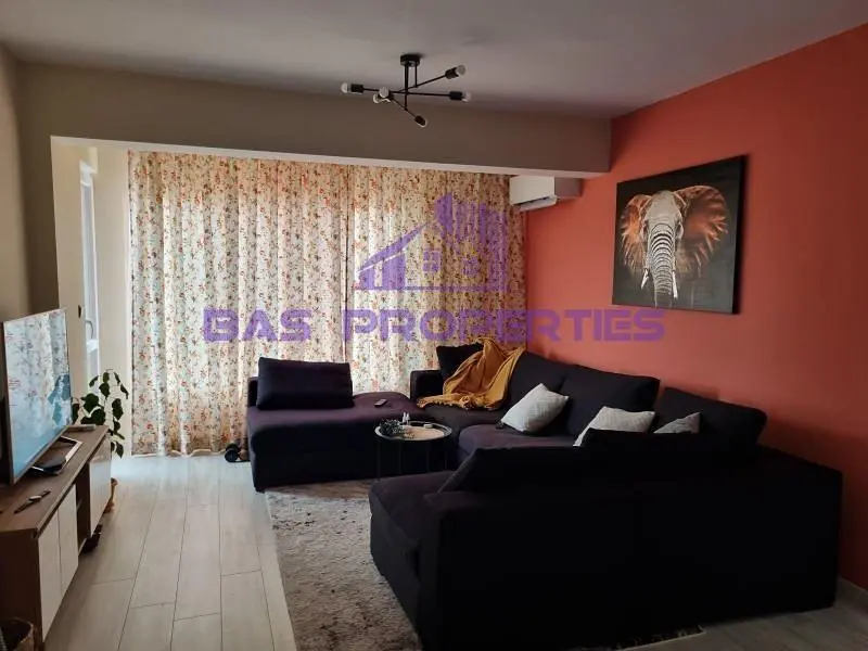 Oturma odası; manzara, doğal ışık, modern stil