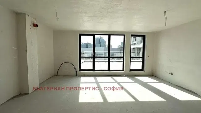 Autre; vue, lumière naturelle, nécessite rénovation