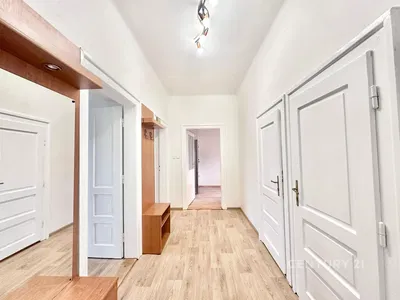 Garderobe; holzboden, tageslicht