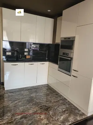 Cucina; elettrodomestici, pavimento in piastrelle, ristrutturato