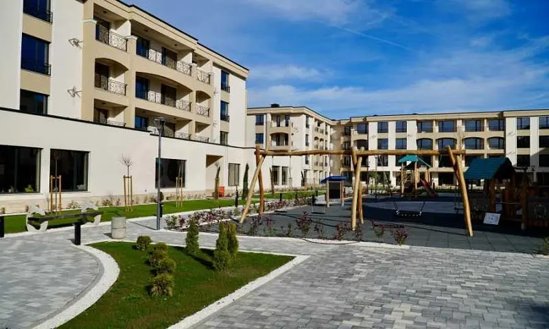 المنزل والمناطق المحيطة; ضوء طبيعي