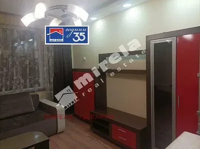 Dnevni boravak; drveni pod, moderan stil