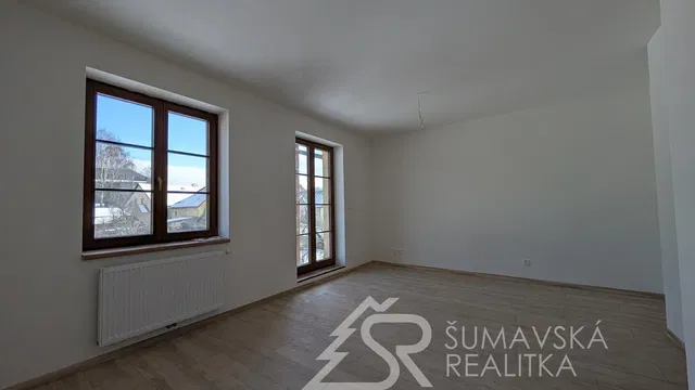 Salón; vista, suelo de baldosas, luz natural