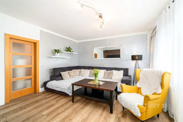 Soggiorno; luce naturale, stile moderno, pavimento in legno