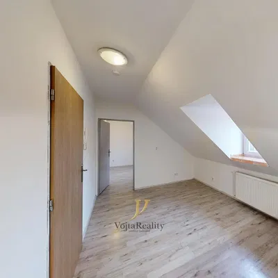 Dječja soba; drveni pod, prirodna svjetlost