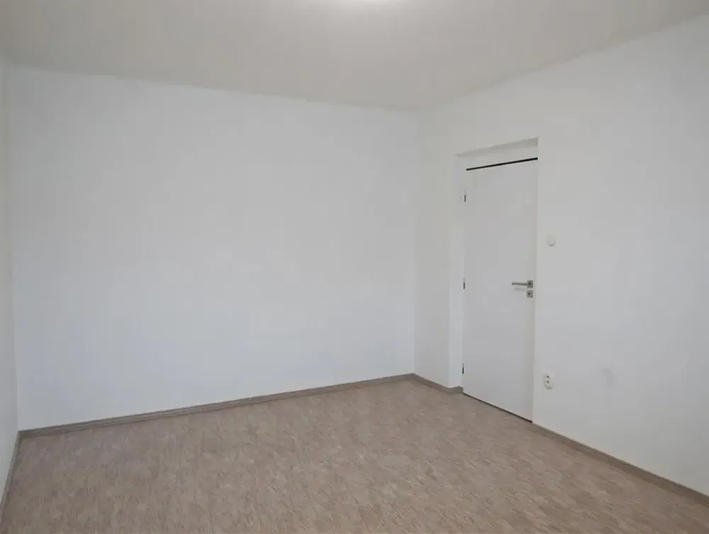 Schlafzimmer; fliesenboden, tageslicht