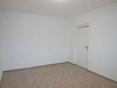 Schlafzimmer; fliesenboden, tageslicht