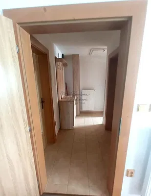 Guardaroba; pavimento in piastrelle