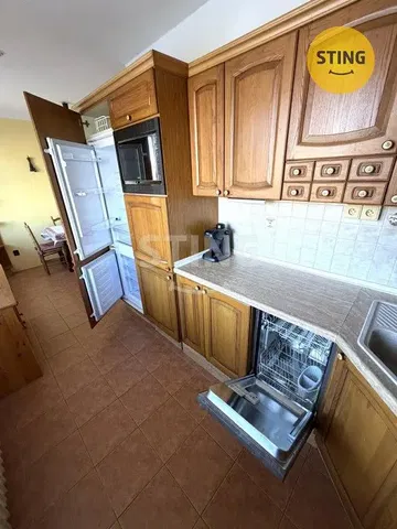 Küche; küchengeräte, fliesenboden