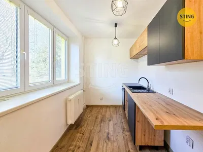 Küche; blick, küchengeräte, holzboden, tageslicht, moderner stil