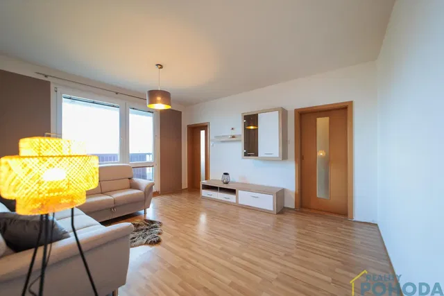 Wohnzimmer; holzboden, tageslicht, moderner stil