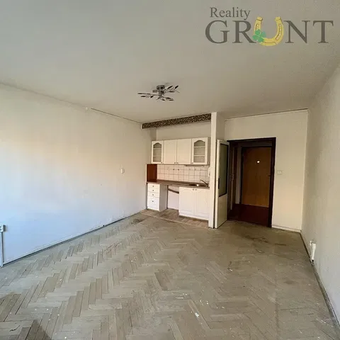 Cuisine; nécessite rénovation, parquet